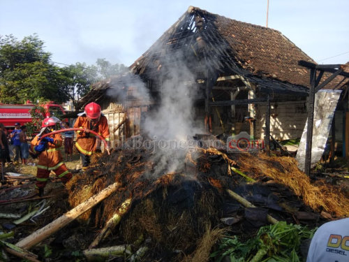 Tungku Ditinggal, Sebuah rumah di Kedungadem Ludes Terbakar